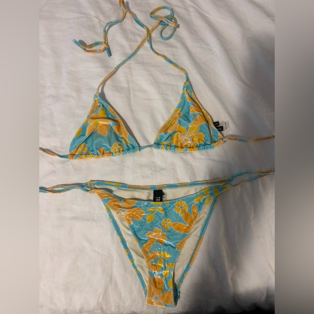 triangl swimwear - Arlo velvet bikini - blue orange floral